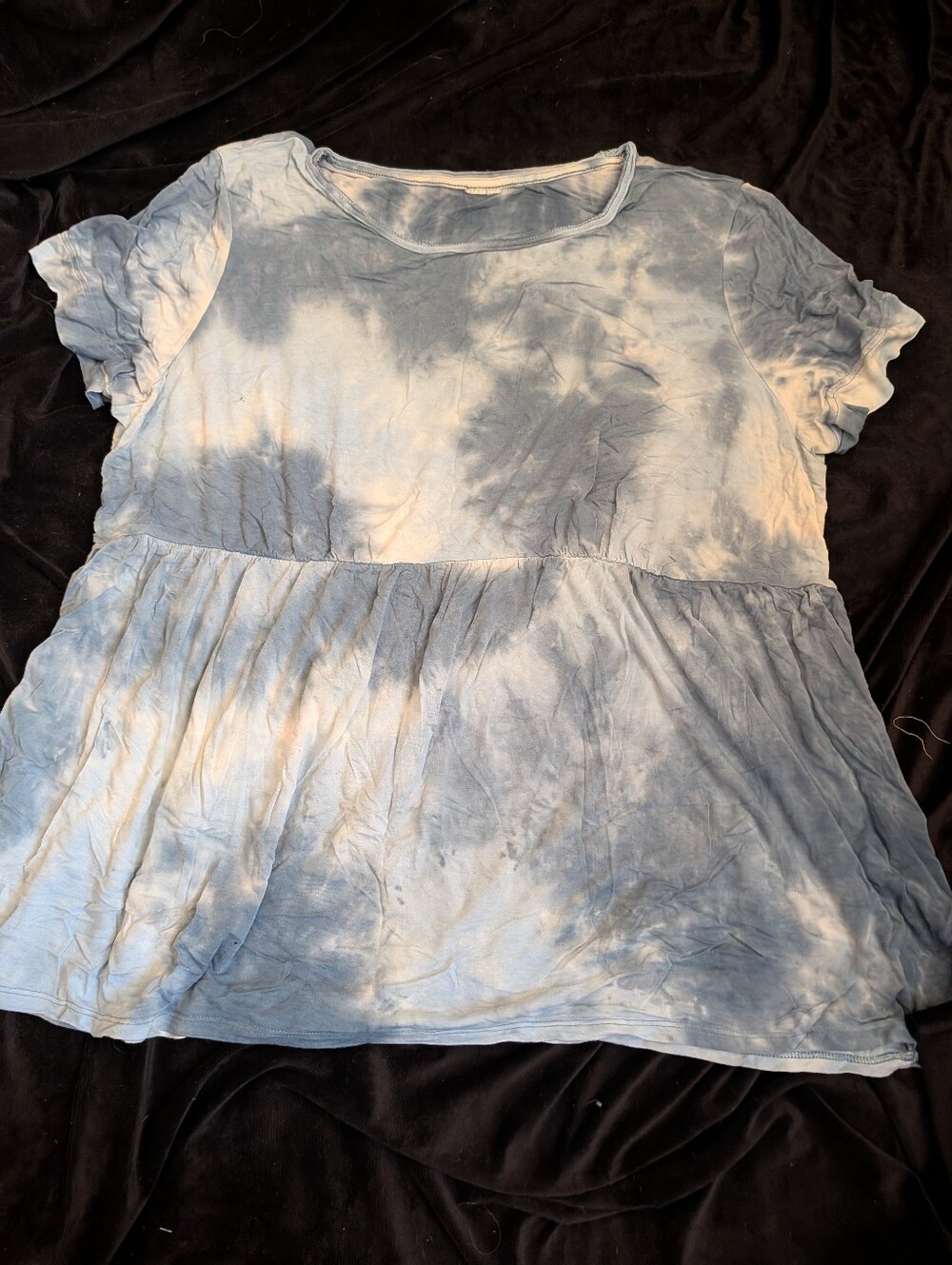 Time and Tru Light Blue Tie-Dye Peplum Short Sleeve Top